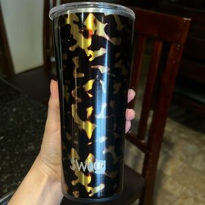 Swig 22 oz tumbler